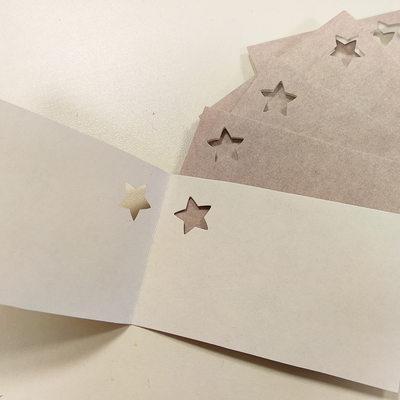 papírové jmenovky na dárek šedá hvězda (6 ks)